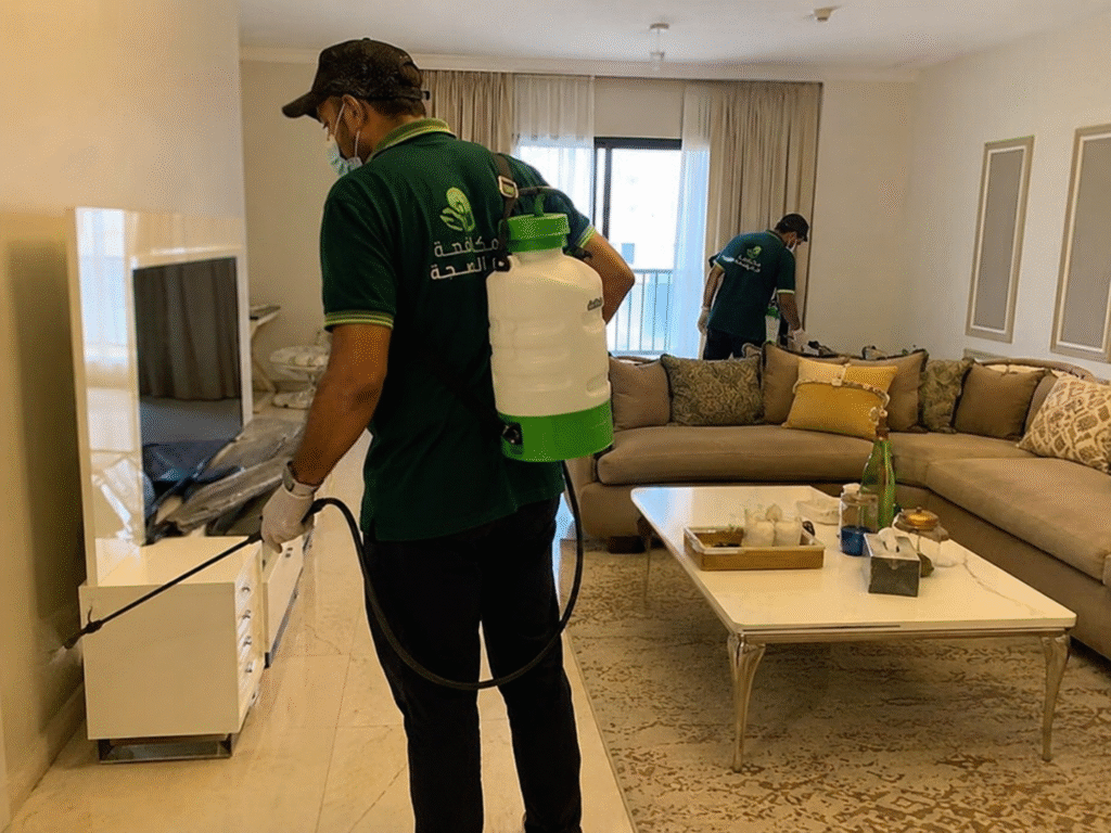 النص البديل:
شركة مكافحة حشرات بالخرج تقوم برش مبيدات آمنة داخل المنزل للقضاء على الحشرات والصراصير باستخدام أحدث معدات المكافحة.